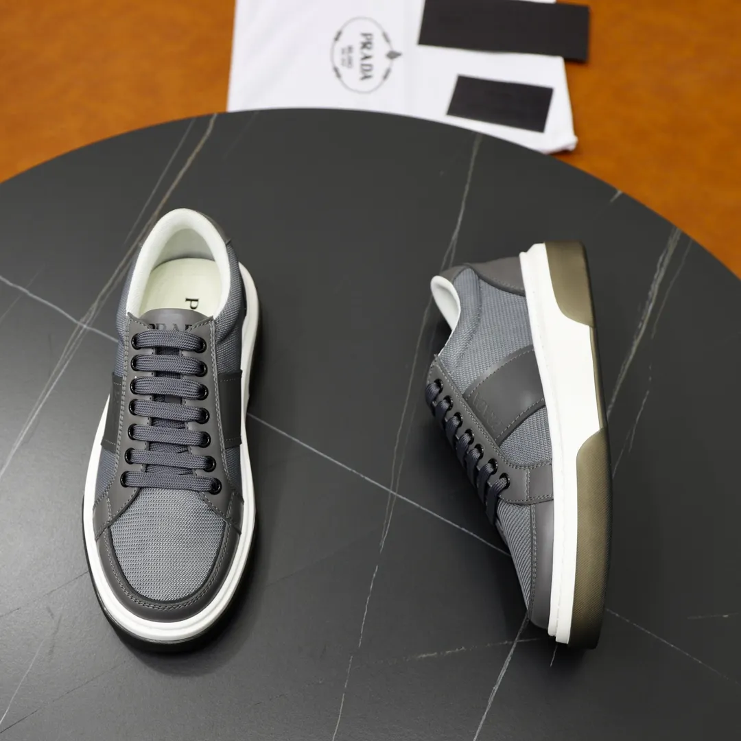 Ex-factory price: 680💰Top original order Brand: PRADA (Prada) Standard code: Men's size 38/44 (45 can be customized) Grade: Same as the official website Material: Original cowhide stitched with imported cloth, cowhide lining, original combination of two-color wear-resistant soft outsole Style category: casual sports version, young fashion, European and American trend, British style Color: actual picture color